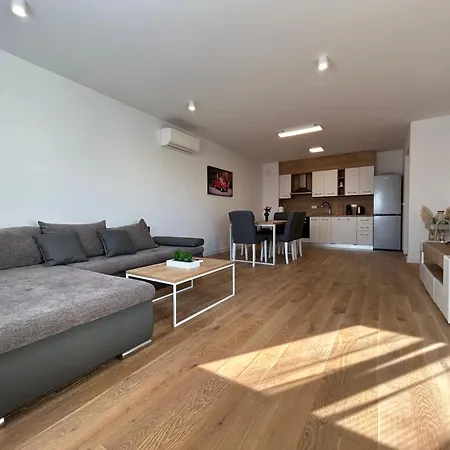 Maci Apartman *